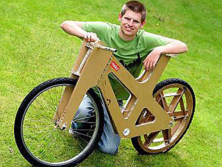 21-летний житель британского Стокпорта Фил Бридж изобрел велосипед в прямом смысле этого слова, но необычный и дешевый