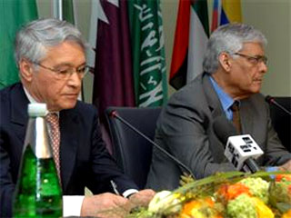 Президент ОПЕК Шакиб Хелиль (на фото слева) заявил, что цена неф&#173;ти может летом достичь 170 долларов за баррель