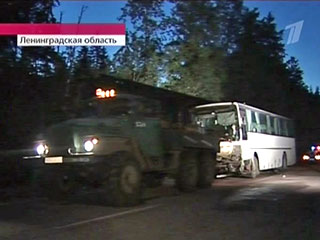 Число жертв аварии с участием пассажирского автобуса и грузовика в Ленинградской области увеличилось до 10 человек
