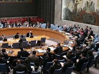 Совет Безопасности ООН обязал все государства неукоснительно соблюдать режим санкций, введенных им ранее в отношении "Аль-Каиды", Усамы бен Ладена и движения "Талибан"