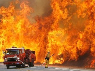 Американские брандмейстеры ведут борьбу с 1420 лесными пожарами на севере Калифорнии. К настоящему моменту в этом районе уже выгорели 150 тысяч гектаров леса