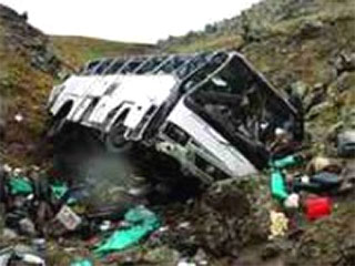 Не менее 25 человек погибли во вторник утром в результате аварии автобуса в Иране, еще столько же получили ранения