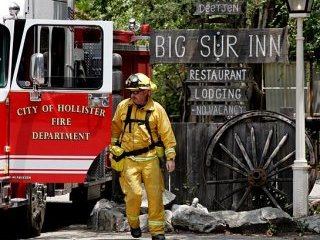 Из-за мощных лесных пожаров на севере Калифорнии объявлена обязательная эвакуация жителей Тихоокеанского побережья в районе города Биг-Сюр