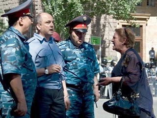 Полиция оцепила центр Еревана в ожидании оппозиционных акций