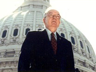 На 86-м году жизни скончался Джесси Хелмс, бывший сенатор- республиканец, считавшийся одним из столпов американского консерватизма