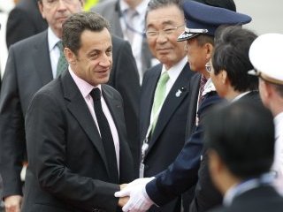 Президент Франции Николя Саркози последним из постоянных участников саммита "восьмерки" прибыл в понедельник утром на Хоккайдо