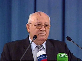 Первого и последнего президента СССР Михаила Горбачева беспокоят все более очевидные признаки милитаризации политики и мышления в сегодняшнем мире