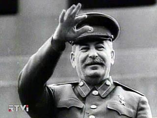 Флешмоб коммунистов "за Сталина!" помог тирану выйти в лидеры проекта "Имя России"