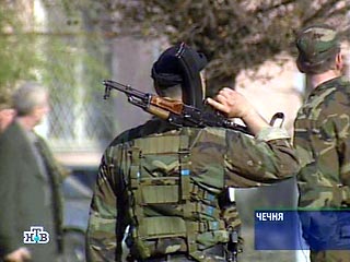 В Грозном в жилом доме блокирован боевик, в перестрелке с ним уже погиб милиционер