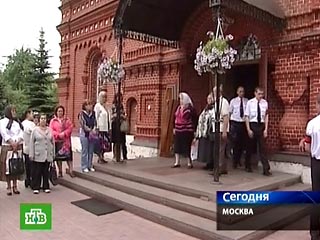 Отпевание народной артистки СССР Нонны Мордюковой началось в храме Спаса Нерукотворного Образа в Сетуни на Кунцевском кладбище в среду