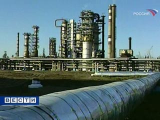 Вице-премьер Игорь Сечин поддержал малые нефтяные компании, заявив, что государство примет участие в строительстве НПЗ для переработки их нефти