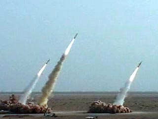 В рамках учений Корпуса "стражей исламской революции" (КСИР - элитные подразделения иранских вооруженных сил) были произведены пуски различных ракет и торпед собственного производства