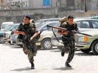 В ливанском городе Триполи, ставшем ареной ожесточенных межобщинных столкновений, введен комендантский час, сюда перебрасываются армейские подкрепления