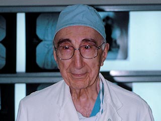 В США скончался знаменитый кардиохирург Майкл Дебейки