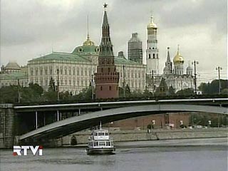 На башни Кремля надо вернуть орлов, а станцию метро "Кропоткинская" - переименовать, считают в Московском Патриархате