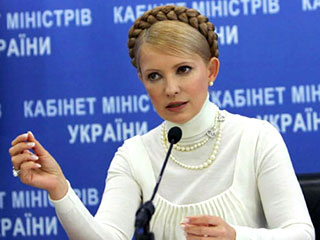 Украинские власти оказались втянуты сразу в два громких приватизационных конфликта, корни которых уходят в 2005 год, когда Юлия Тимошенко в первый раз стала премьер-министром