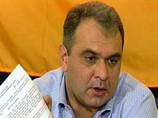 "Дебилы и уроды" вручили депутату Давиду Жвании, свидетелю по делу об отравлении Ющенко, повестку на допрос