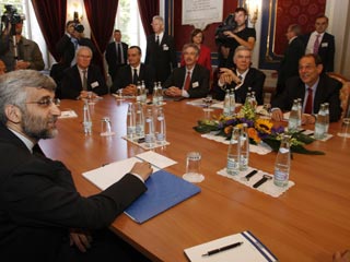 Ахмади Нежад расценил переговоры секретаря Совбеза Исламской Республики Саида Джалили с верховным представителем ЕС по внешней политике и безопасности Хавьером Соланой и политдиректорами "шестерки"  по ядерной проблеме ИРИ как "шаг вперед"