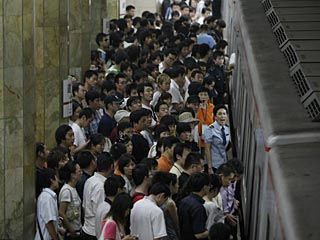 Ограничения на движение автомашин вызвали давку в пекинском метро