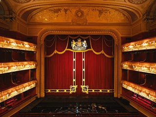 Королевский оперный театр в Лондоне "Ковент-Гарден" принял ряд сенсационных решений, направленных на привлечение новой аудитории и популяризацию классических музыкальных произведений