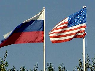 Почти половина, то есть 49% россиян, позитивно оценивают уровень отношений между Россией и США
