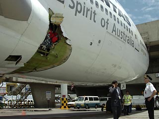 Самолет, летевший из Лондона в Мельбурн, сел на Филиппинах из-за дыры в фюзеляже
