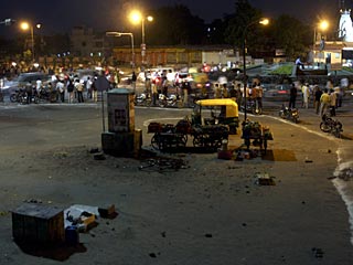 Число погибших в результате серии взрывов в индийском городе Ахмедабад достигло 38 человек, около сотни ранены