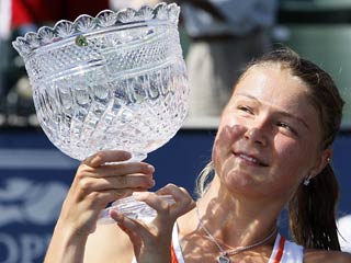 Российская теннисистка Динара Сафина стала победительницей турнира Женской теннисной ассоциации (WTA) в Лос-Анджелесе, победив в финале представительницу Италии Флавию Пенетту