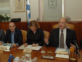 Премьер-министр Израиля Эхуд Ольмерт, объявивший накануне о решении покинуть свой пост, поплатился политической карьерой за готовность пойти на уступки Сирии в мирном процессе