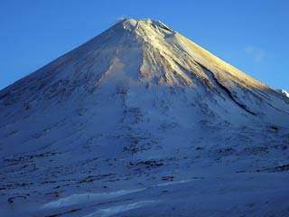 Ученые прогнозируют скорое начало извержения высочайшего действующего в Евразии вулкана Ключевского на Камчатке
