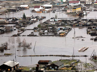 В Якутии ливневые дожди вызвали сильный паводок: затоплено 150 домом в двух селах