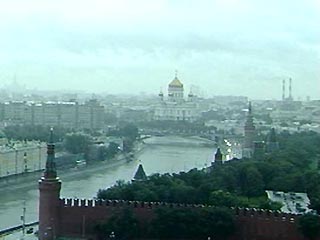 В Москве резко портится погода. Ожидается гроза и град