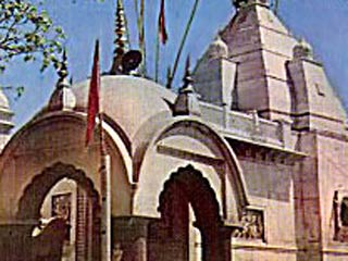 Давка в храме на севере Индии - более 120 погибших