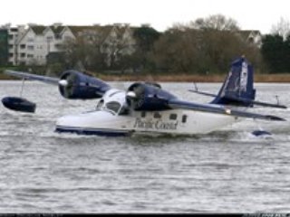 Двухмоторный самолет-амфибия Grumman Goose потерпел катастрофу на севере острова Ванкувер (Канада). На борту находились шестеро пассажиров и пилот