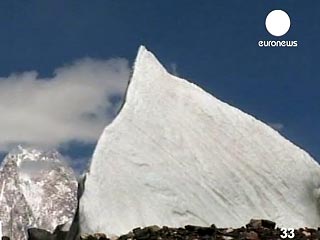 Альпинисты застряли при покорении гималайской вершины
