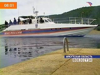 Как сообщает Главное управление МЧС России по Иркутской области, самодельное судно затонуло в 20 метрах от берега. "Двух женщин спасло частное маломерное судно, а двух мужчин спасти не удалось", - сказали в МЧС