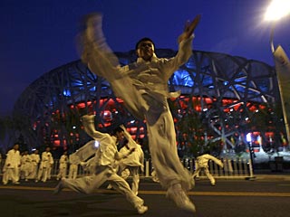 Церемония открытия XXIX Летних Олимпийских игр-2008 на главном стадионе китайской столицы "Птичье гнездо" продлится около трех с половиной часов