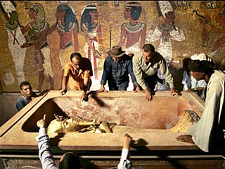 Египетские ученые проводят ДНК-анализ двух мумифицированных зародышей, обнаруженных в гробнице фараона Тутанхамона