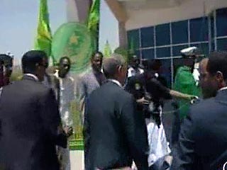 Марши в поддержку совершившей в среду переворот в Мавритании военной хунты и свергнутого армией законного президента прошли параллельно в столице страны Нуакшоте