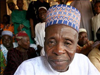 Бывший учитель и мусульманский проповедник, живущий в штате Нигер вместе со своими женами и 170 детьми, утверждает, что ему удается нести эту ответственность только с Божьей помощью