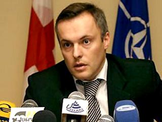 Заместитель министра обороны Грузии Бату Кутелия в субботу заявил журналистам, что за два дня авианалетов на грузинские города сбиты шесть российских военных самолетов