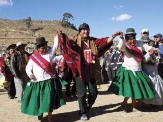 Первый в истории Боливии президент, представляющий коренное индейское население страны, Эво Моралес сохранил за собой пост в ходе референдума о доверии главе государства и губернаторам регионов, который состоялся в воскресенье