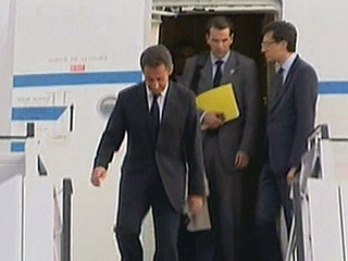 Президент России Дмитрий Медведев во вторник встретится со своим французским коллегой Николя Саркози