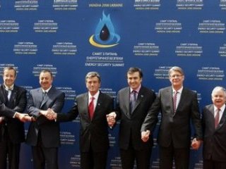 Президенты Польши, Украины, Литвы и премьеры Латвии и Эстонии летят в Грузию. Их общая цель "выразить поддержку ее народу и президенту Саакашвили"