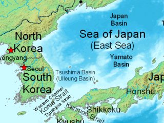 Не менее двух человек пропали без вести в результате столкновения северокорейского рыболовецкого судна с южнокорейской плавучей землечерпалкой в Японском море