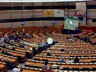В зале заседаний Европейского парламента обрушились балки и сотни килограммов облицовки потолка