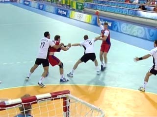 Мужская сборная России по гандболу сыграла вничью с командой Германии, в четвертом матче группового раунда олимпийского турнира