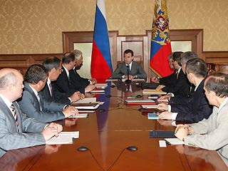 Президент РФ Дмитрий Медведев подписал план урегулирования грузино-югоосетинского конфликта, состоящий из согласованных ранее шести принципов