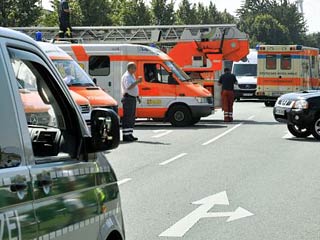 Более 100 человек пострадали в пятницу во время пожара на фабрике по производству лаков в немецком городе Менхенгладбах, 16 человек помещены в больницу