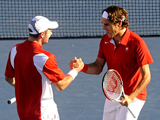 Лучший теннисист современности швейцарец Роже Федерер выиграл золотую медаль Олимпиады в парном разряде